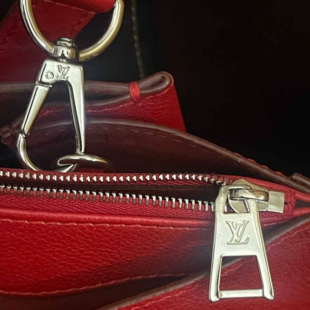 Louis Vuitton Lock Me Red Tote Bag - Picture 7 of 8